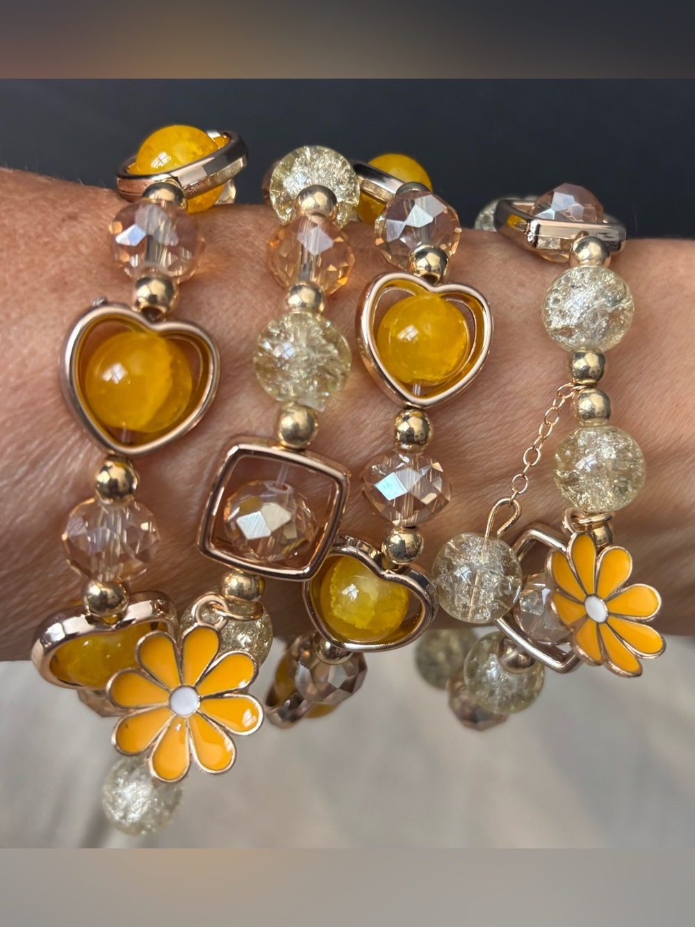 New Yellow Cracked Glass Beaded Bracelet W/Heart accents & Daisy Charms 4pc Set